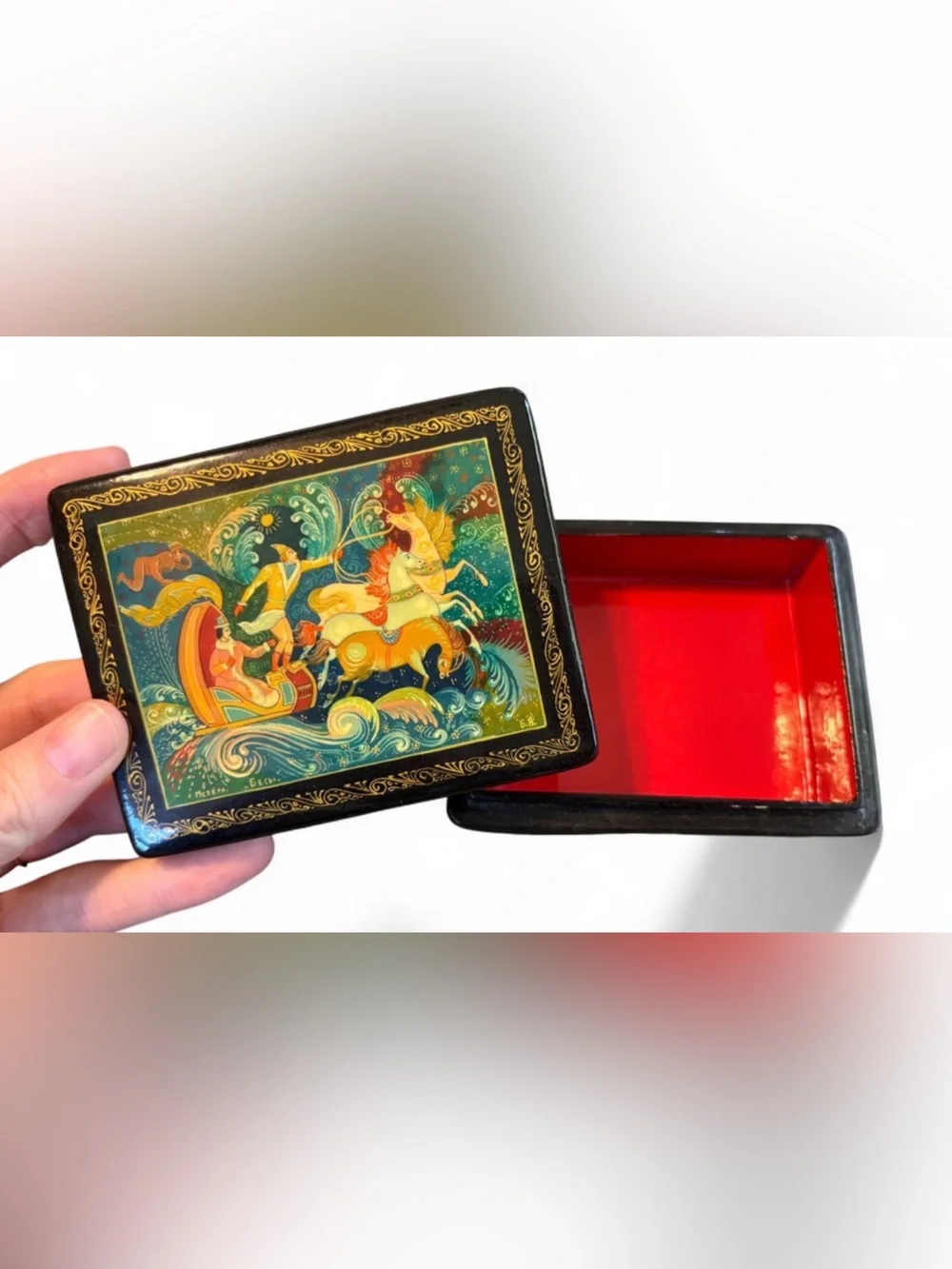 Vintage RUSSIAN Lacquer Box Hand Painted Signed Mstera